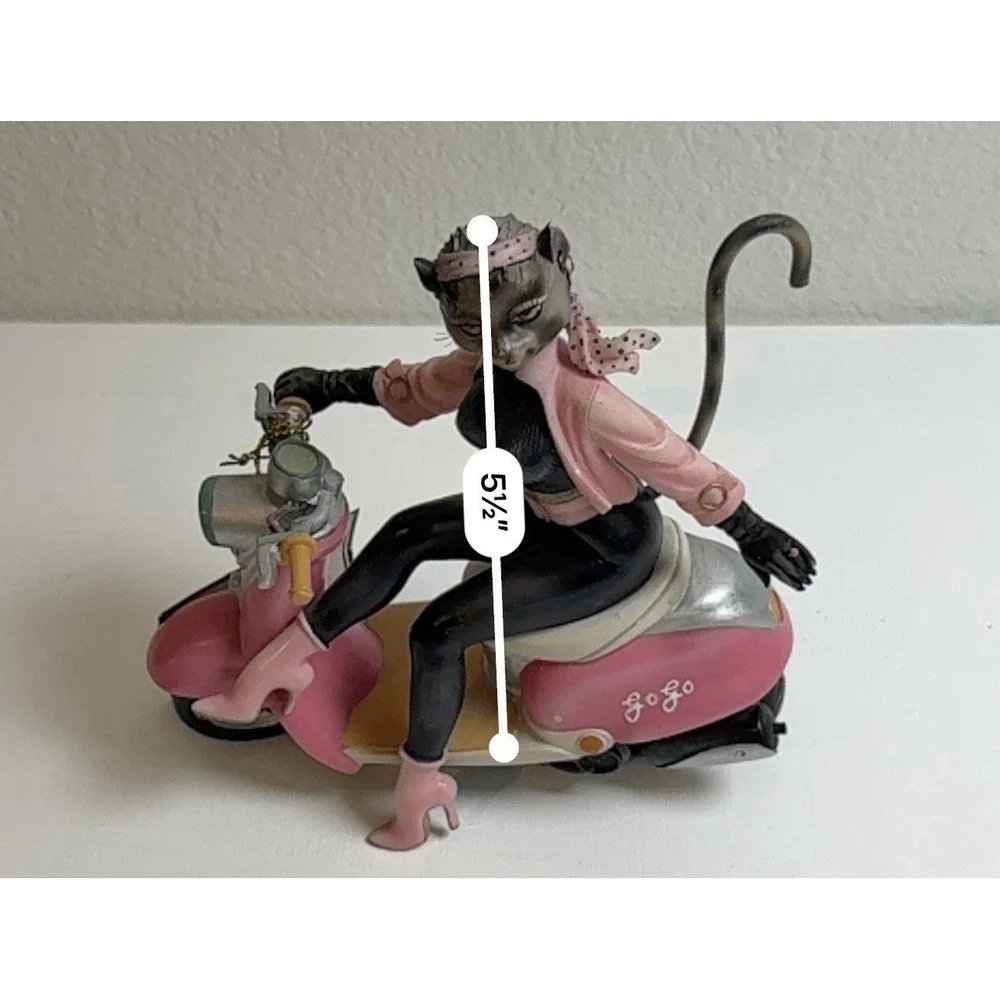 Margaret Le Van Valley Cats GoGo Secret Agent Feline Scooter Figurine w Tag
